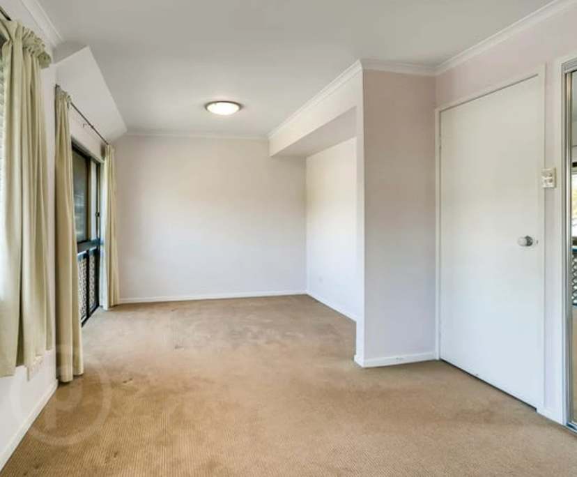 Unfurnished room with own bathroom