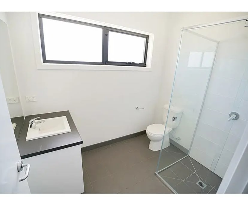 $260, Share-house, 6 bathrooms, Melton South VIC 3338