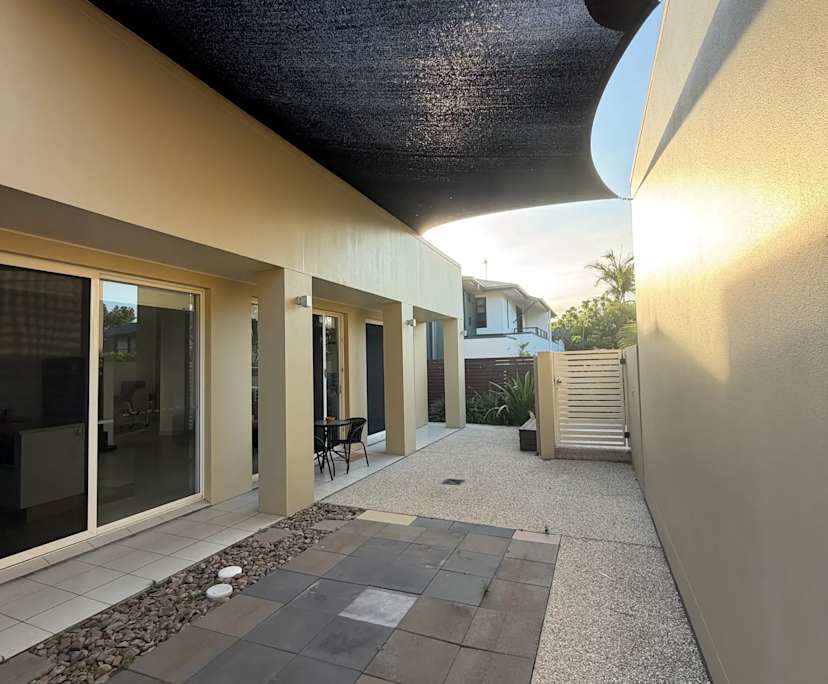 $370, Share-house, 3 bathrooms, Labrador QLD 4215