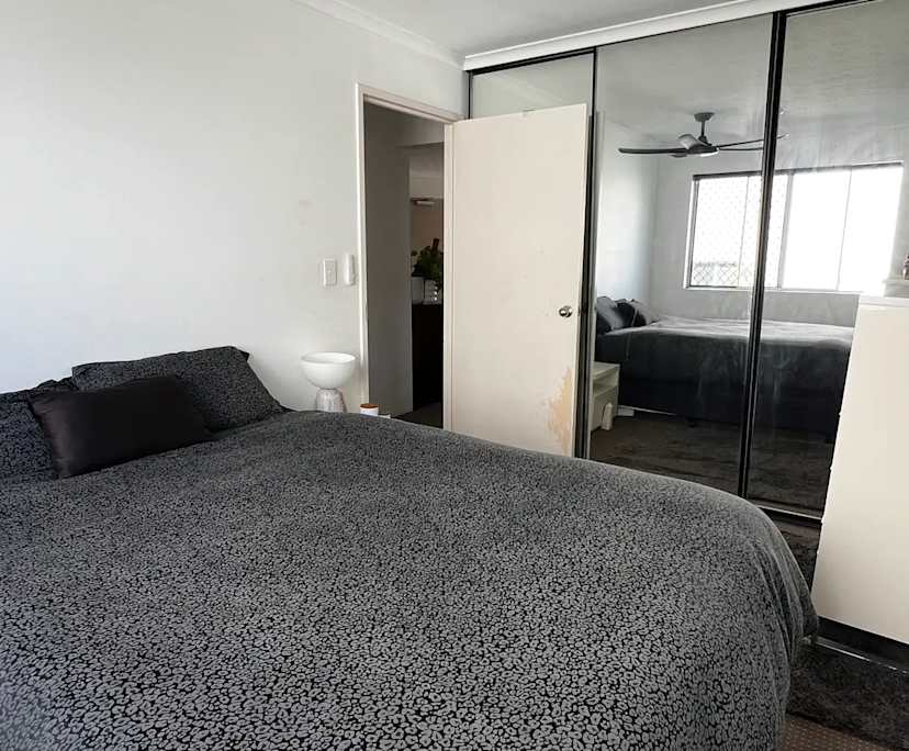 Furnished room in a flatshare
