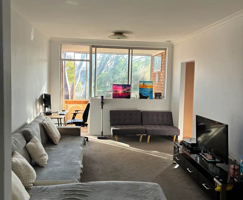 Furnished room in a flatshare