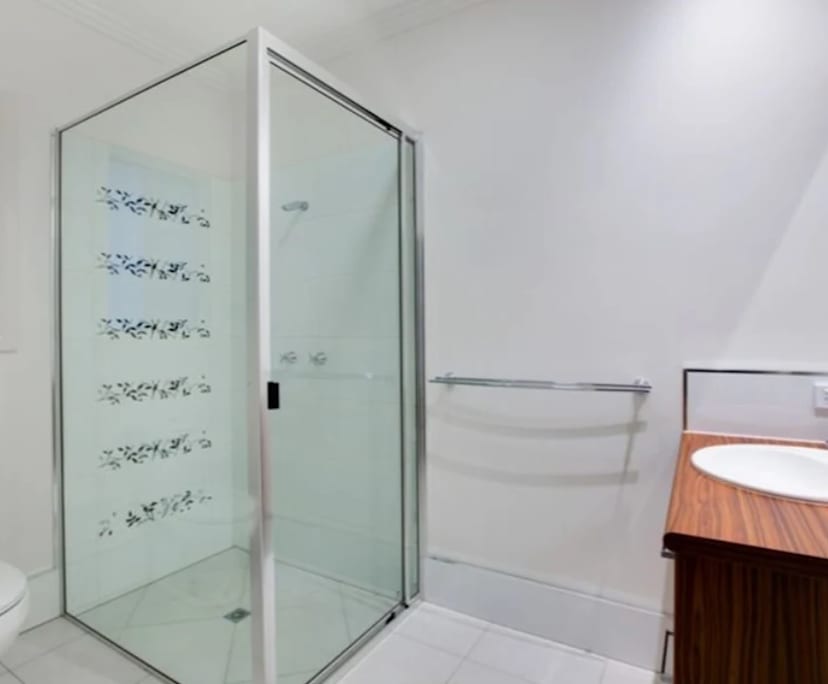 $1,000, Whole-property, 4 bathrooms, Redlynch QLD 4870