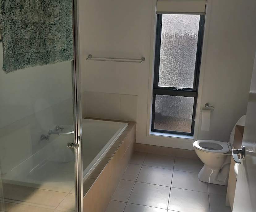 $300, Homestay, 3 bathrooms, Mount Martha VIC 3934