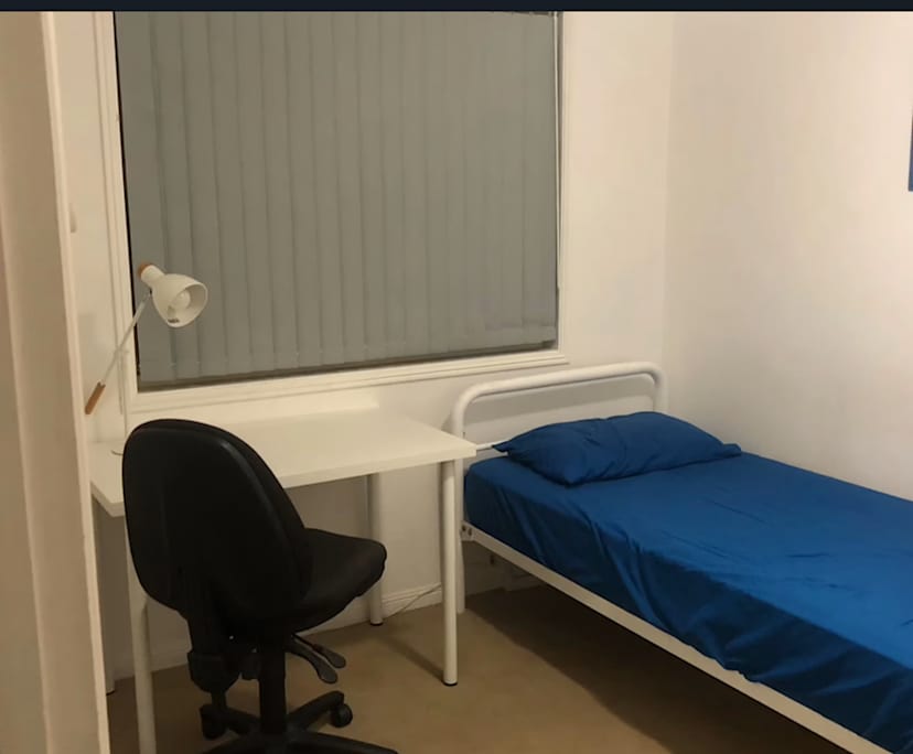 Furnished room in a flatshare