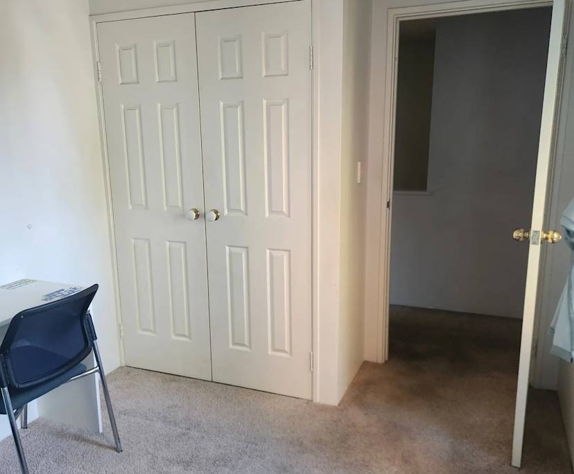 Furnished room in a share house