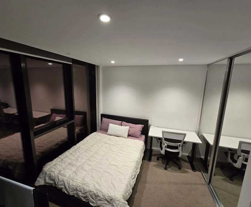 Furnished room with ensuite in a flatshare