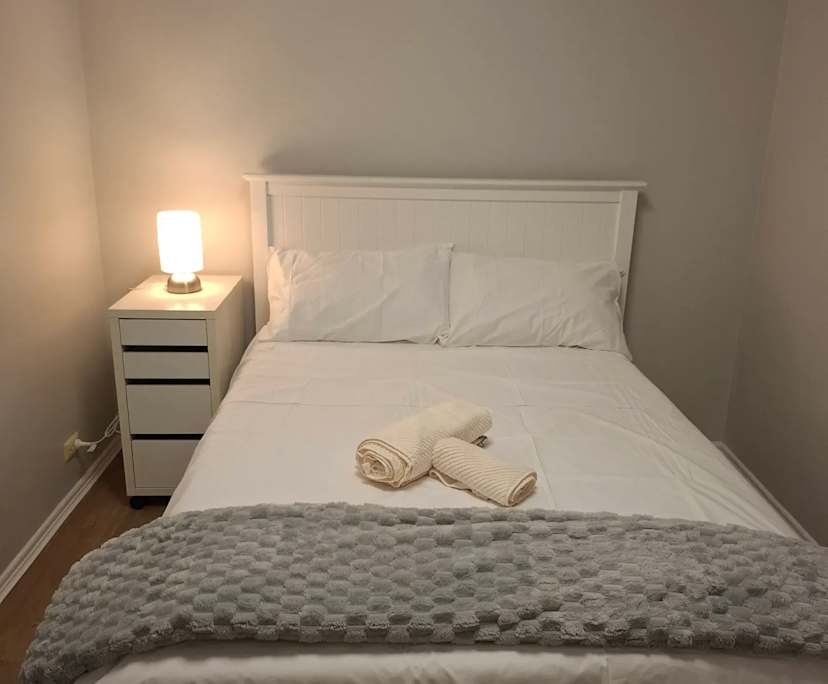 Furnished room in a flatshare