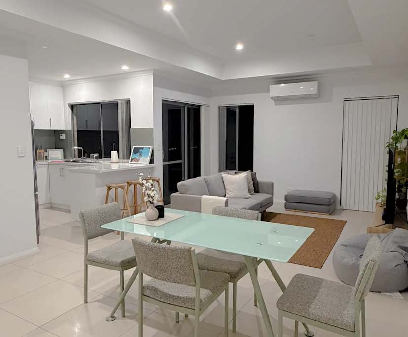 Room in a share house