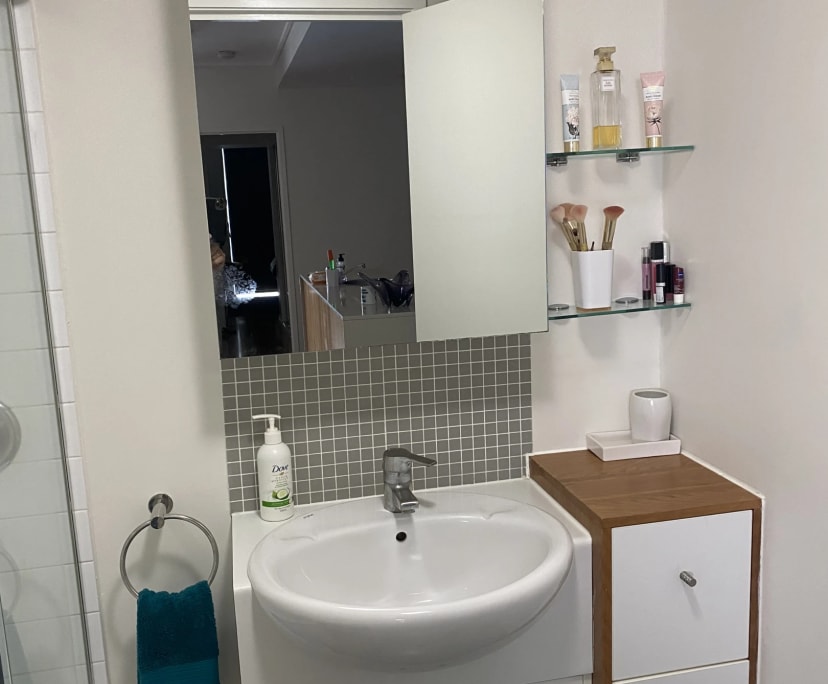 $350, Flatshare, 2 bathrooms, Spring Hill QLD 4000