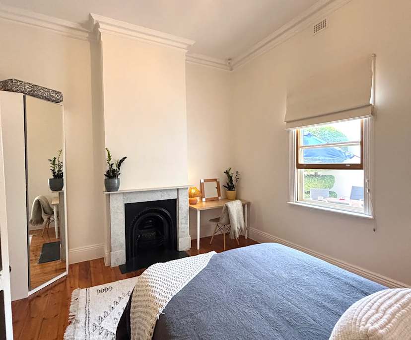 Room in a share house