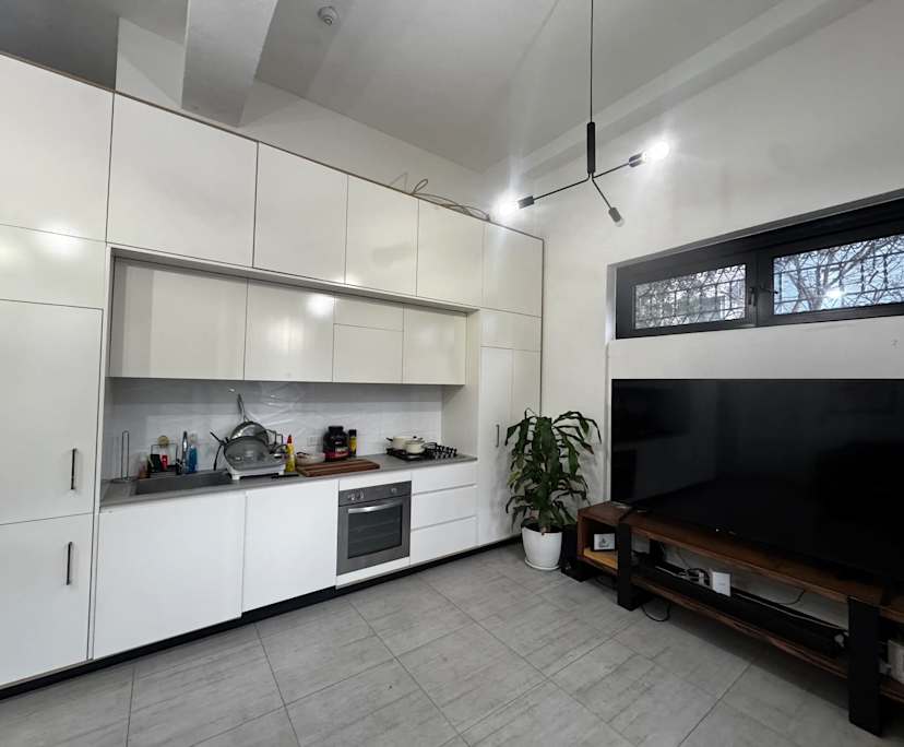 Unfurnished room in a flatshare