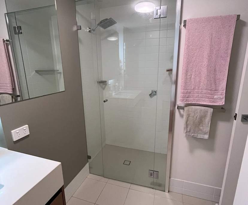 $400, Flatshare, 3 bathrooms, Bardon QLD 4065