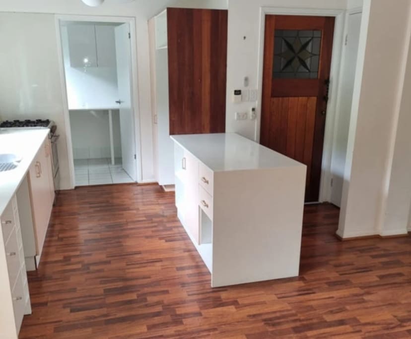 $325, Share-house, 3 bathrooms, Burleigh Heads QLD 4220