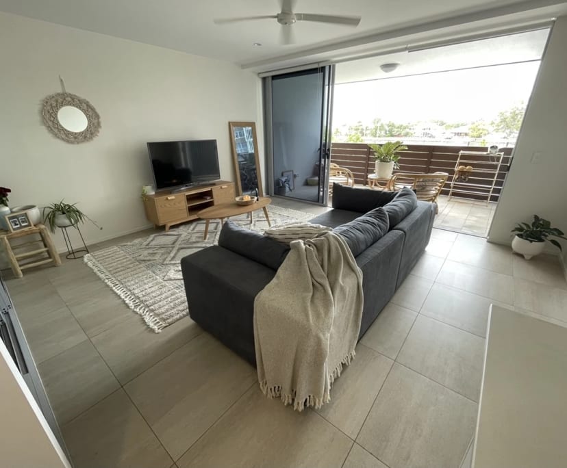 $435, 1-bed, 1 bathroom, Hope Island QLD 4212