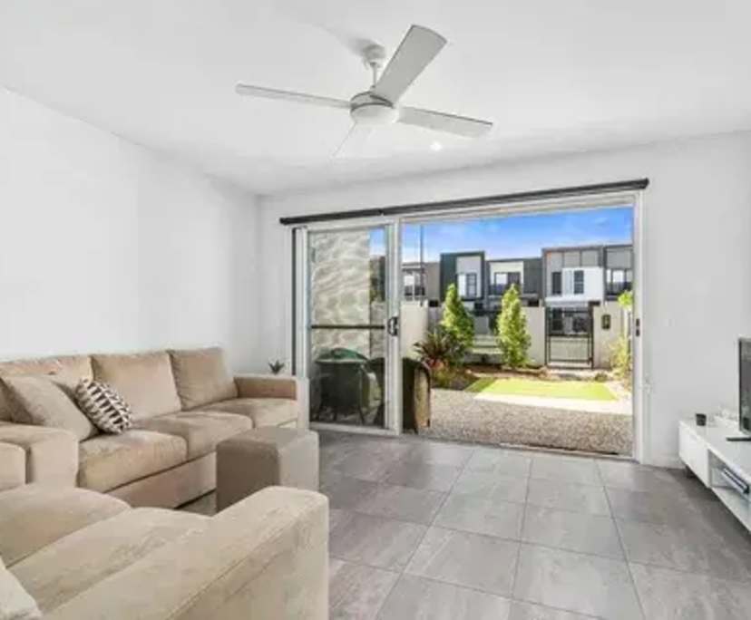 Unfurnished room with own bathroom