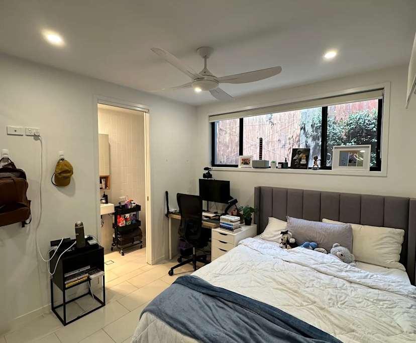 $330, Share-house, 3 bathrooms, Taringa QLD 4068