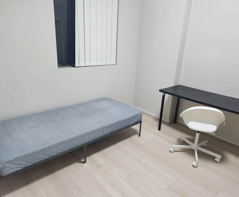 Furnished room with ensuite in a flatshare