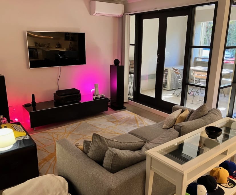 Furnished room in a flatshare