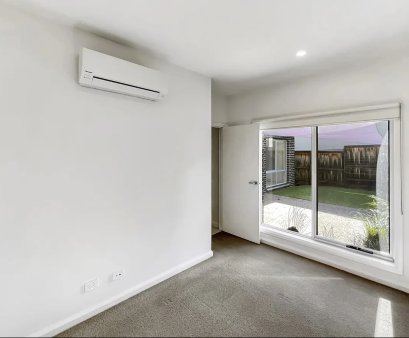 3 Rooms for Rent in Doncaster East, Melbourne 300...