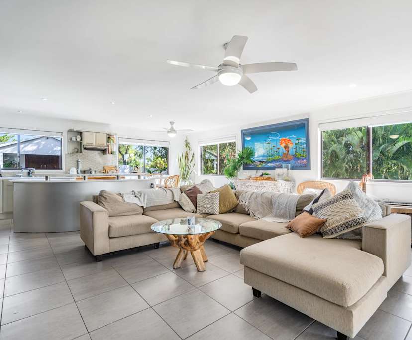 $1,100, Whole-property, 3 bathrooms, Little Mountain QLD 4551