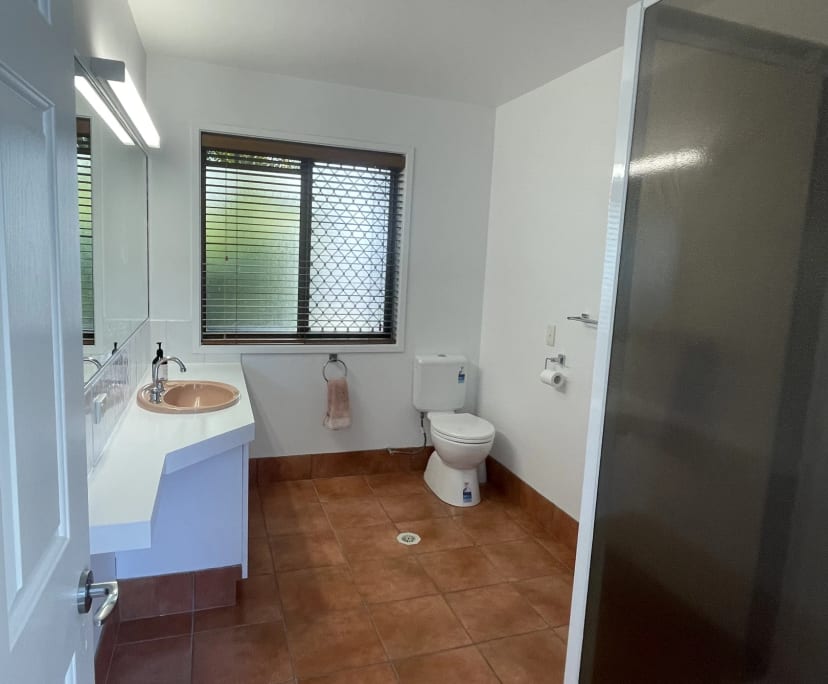 $300, Share-house, 3 bathrooms, Elanora QLD 4221