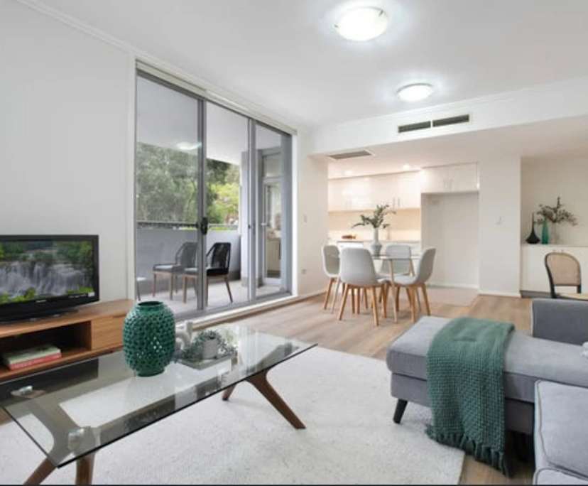 Unfurnished room with ensuite in a flatshare