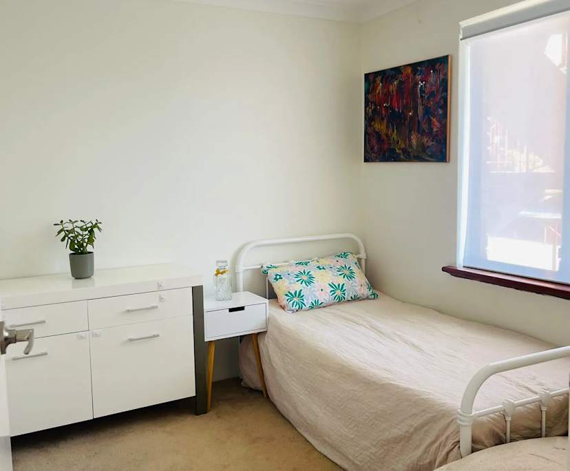 Furnished room in a flatshare
