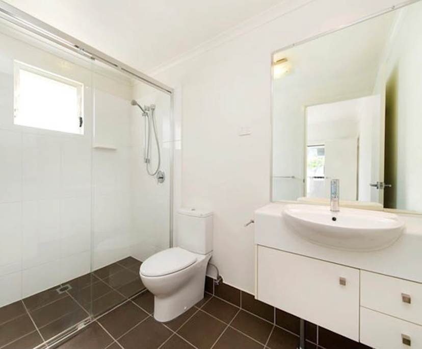 $370, Flatshare, 2 bathrooms, Bulimba QLD 4171