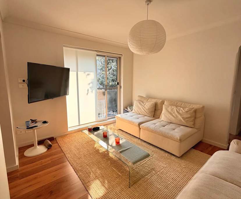 Furnished room in a flatshare