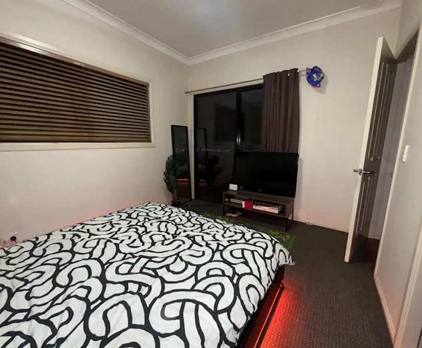 Unfurnished room with own bathroom