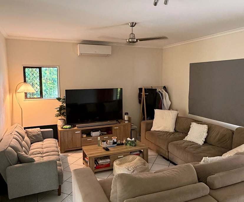 $700, Whole-property, 3 bathrooms, Holloways Beach QLD 4878