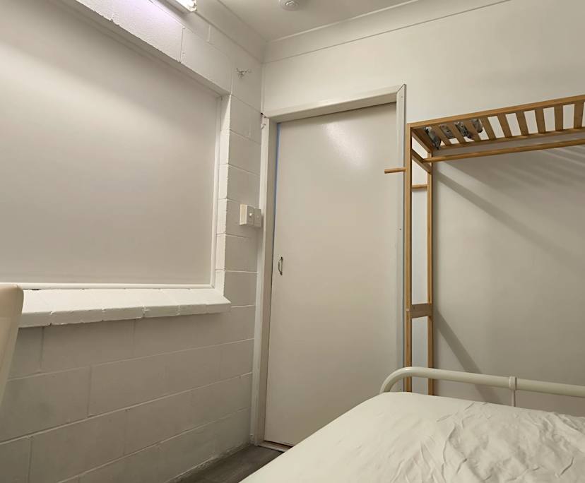 $210, Flatshare, 3 bathrooms, Westcourt QLD 4870