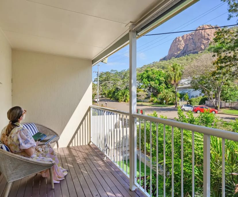 $500, Whole-property, 3 bathrooms, North Ward QLD 4810