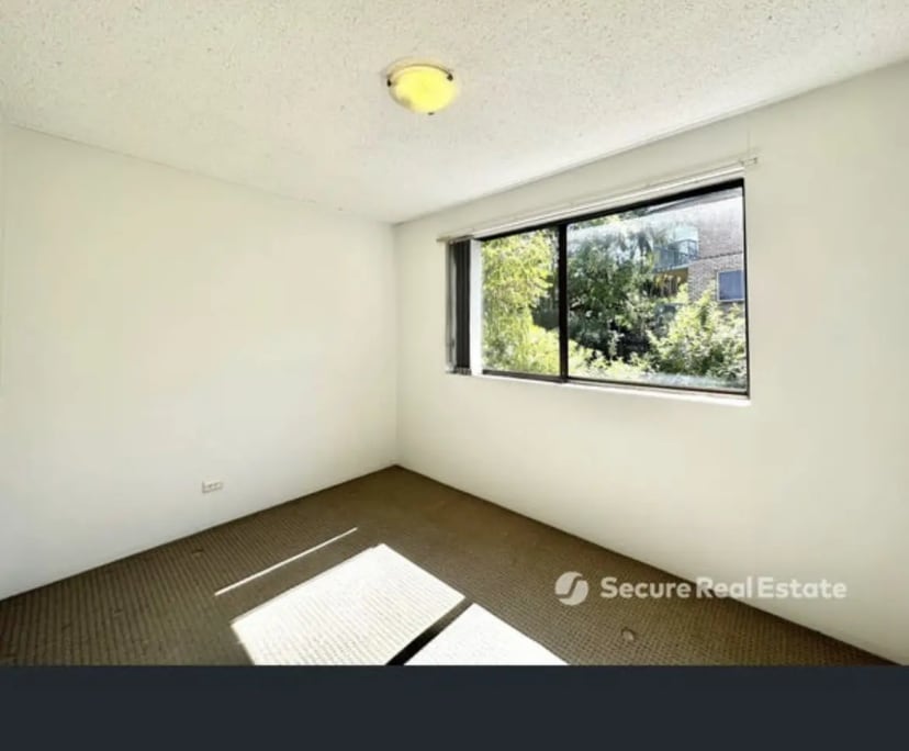 Unfurnished room in a flatshare