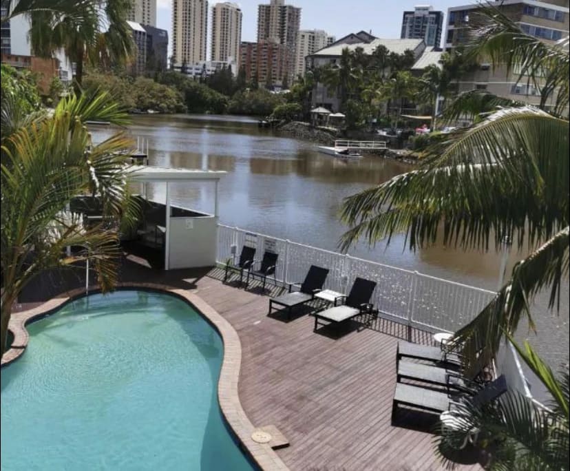$400, Flatshare, 2 bathrooms, Surfers Paradise QLD 4217