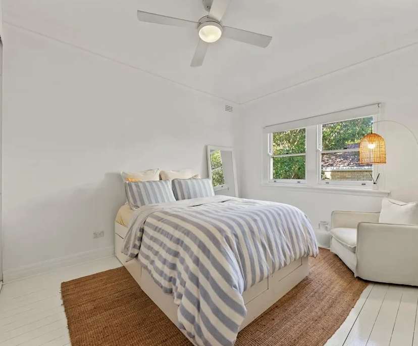Furnished room in a flatshare