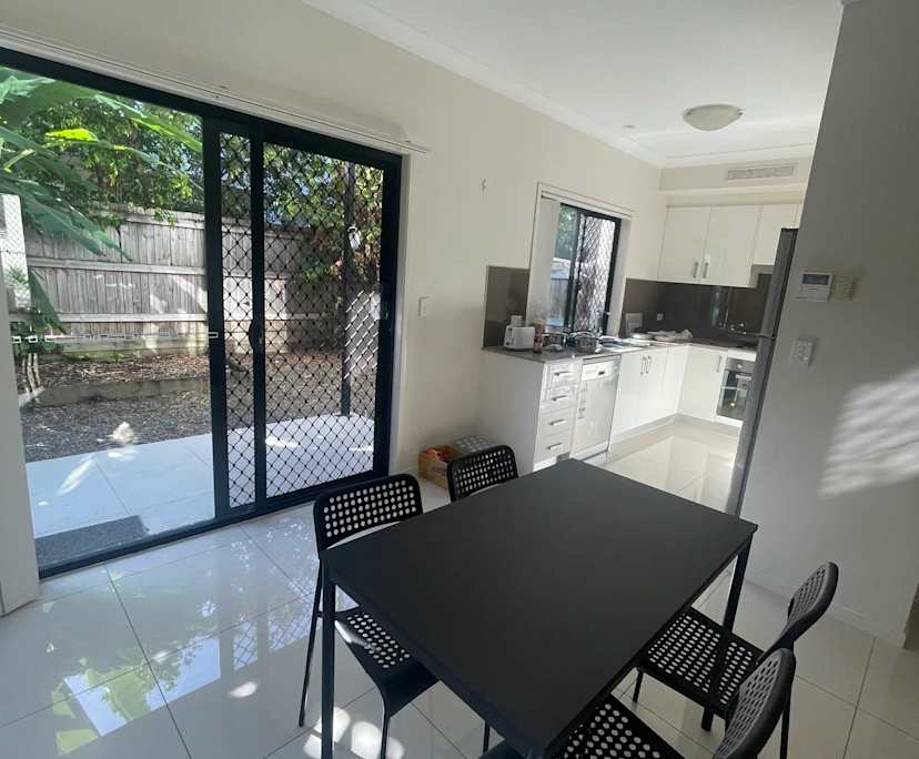 $250, Share-house, 3 bathrooms, Eight Mile Plains QLD 4113