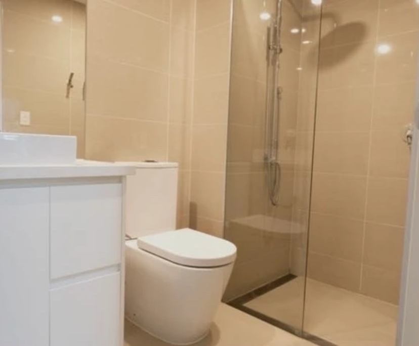 Furnished room with ensuite in a flatshare