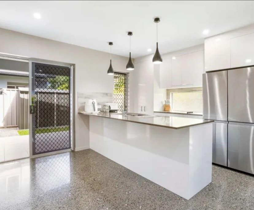 $350, Share-house, 4 bathrooms, Manoora QLD 4870