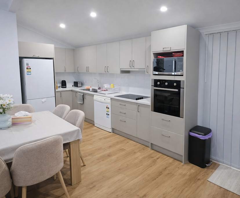 $350, Share-house, 4 bathrooms, West Tamworth NSW 2340