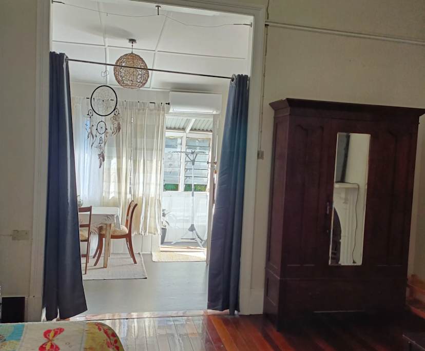 $305, Homestay, 5 bathrooms, Yeerongpilly QLD 4105