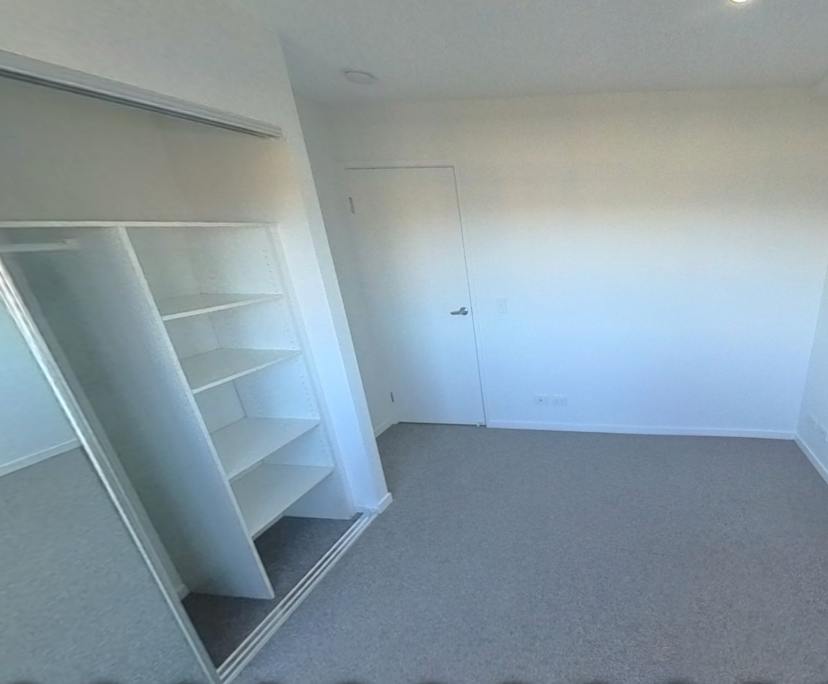 Unfurnished room with own bathroom