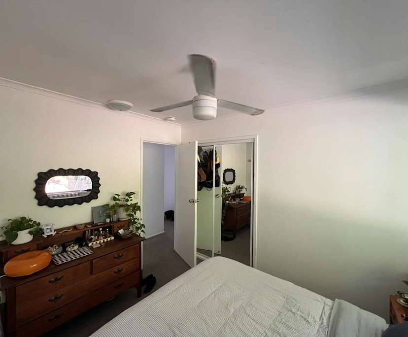 Room in a share house