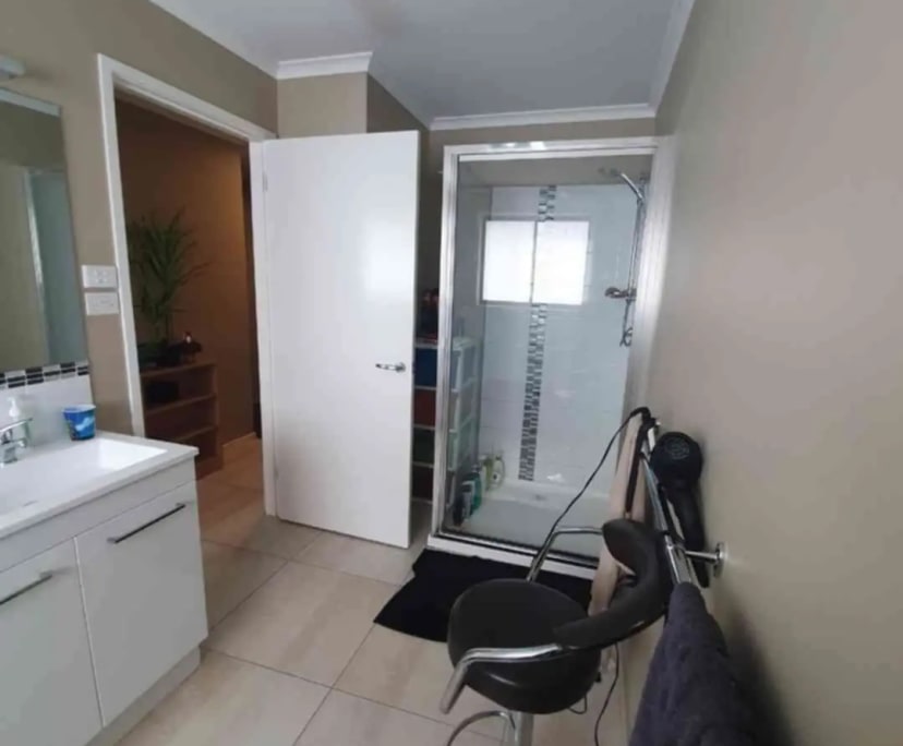 Room in a share house