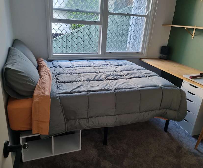 Room in a share house