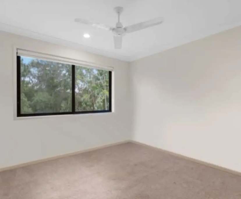 $365, Flatshare, 3 bathrooms, Merrimac QLD 4226