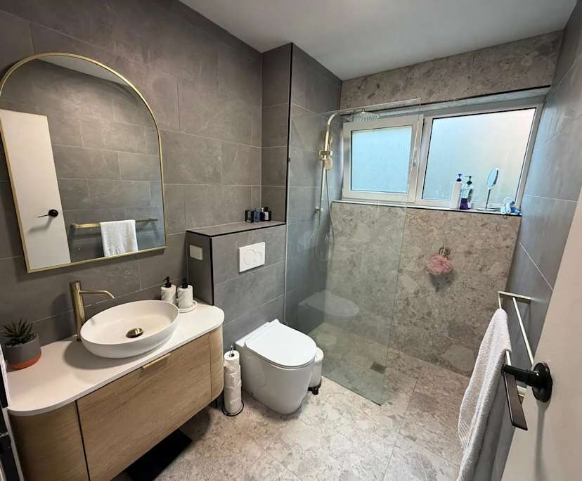 Whole property with 2 rooms for rent