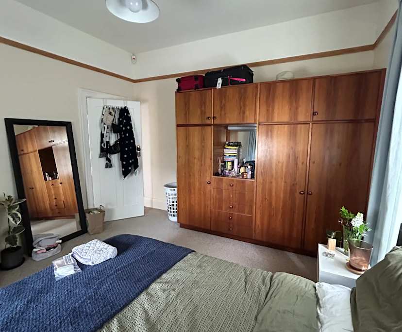 Room in a share house