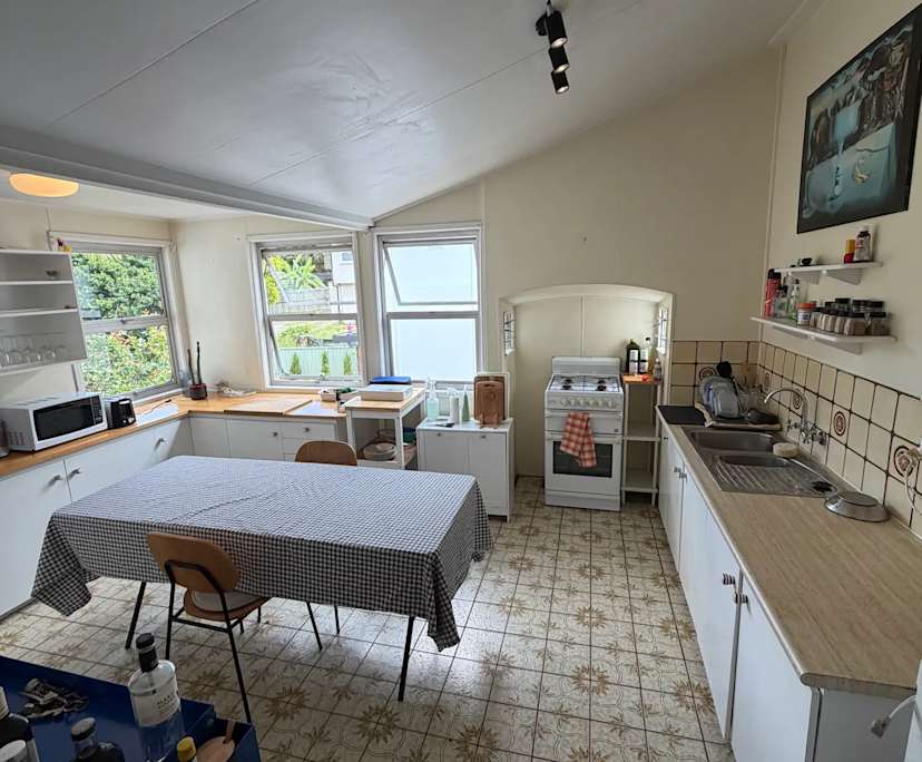 $335, Share-house, 2 bathrooms, Bardon QLD 4065