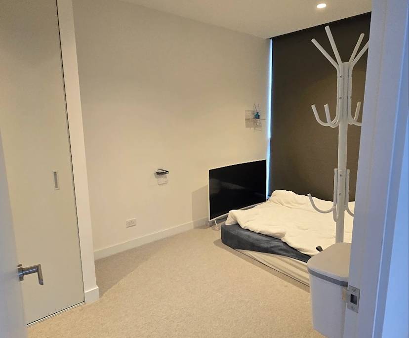 Furnished room with own bathroom